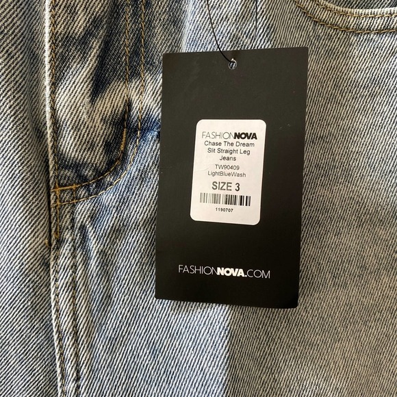 NWT FASHION NOVA Chase the Dream Slit Straight Leg Jeans, size 3 - Picture 5 of 11